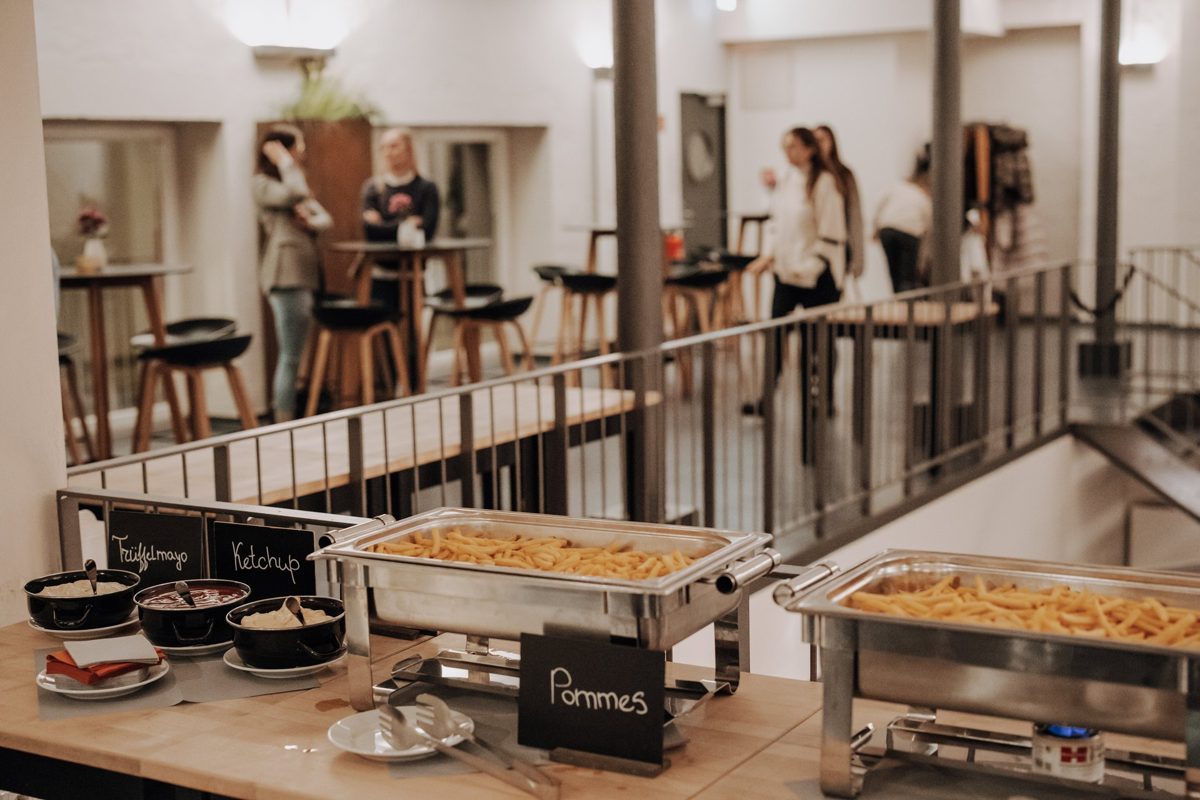 Pommes-Buffet nach dem Vortrag